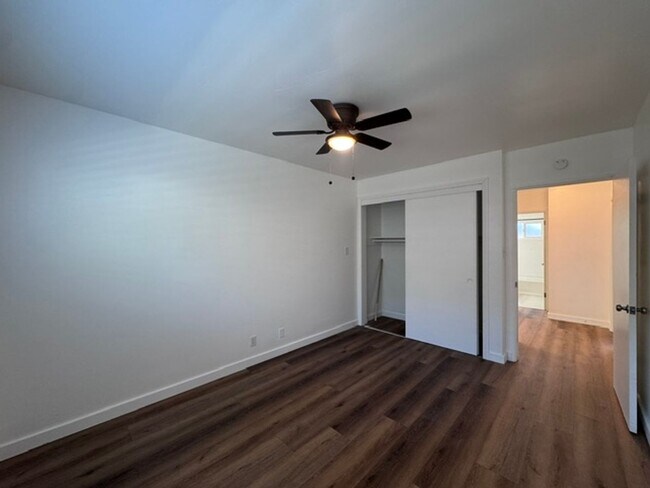 Building Photo - Charming 3-Bedroom Home with 2-Car Garage & Driveway Parking in North Long Beach