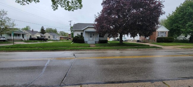 Primary Photo - 511 S Indiana Ave