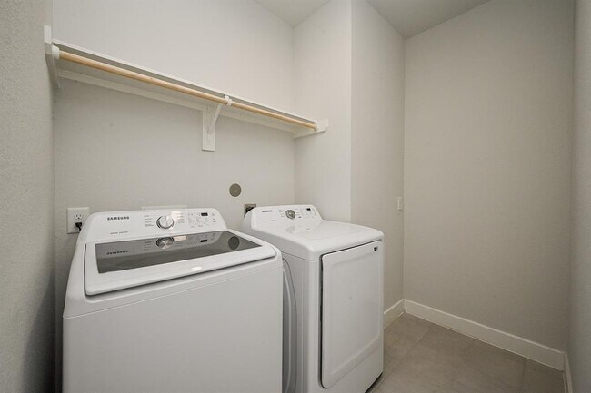 Building Photo - 9222 Dearborn Knoll Dr