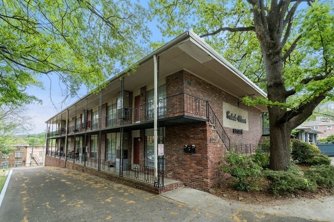 Building Photo - Celeste Manor - 1 Bedroom / 1 Bathroom, Updated