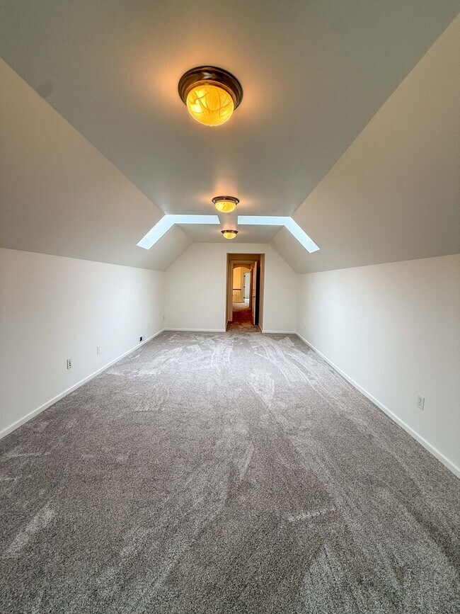 Building Photo - 4Bd/2.75Ba Issaquah House