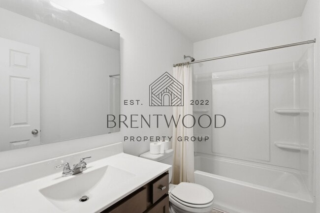 Building Photo - 3 Bed/3 Bath Home with Sunroom in Miller’s Walk – Noblesville