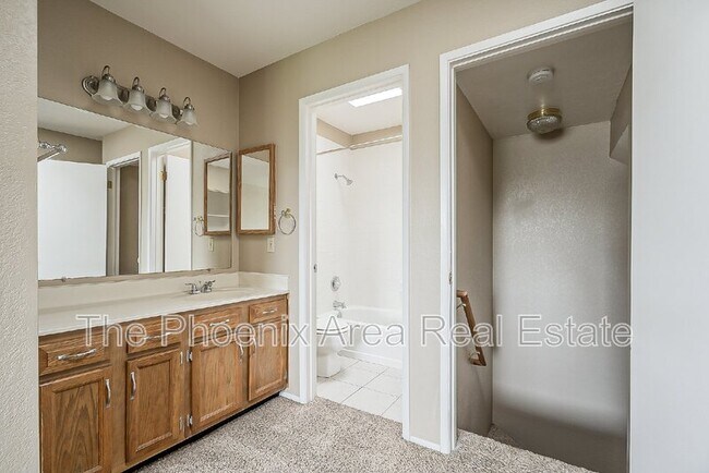 Building Photo - 850 S River Dr