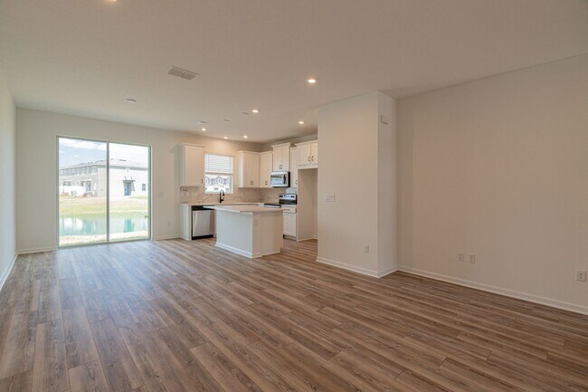 Building Photo - Almost Brand New 3 beds 2.5 baths in East ...