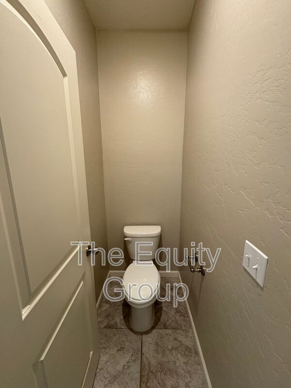 Building Photo - 3234 N Noyes Ct