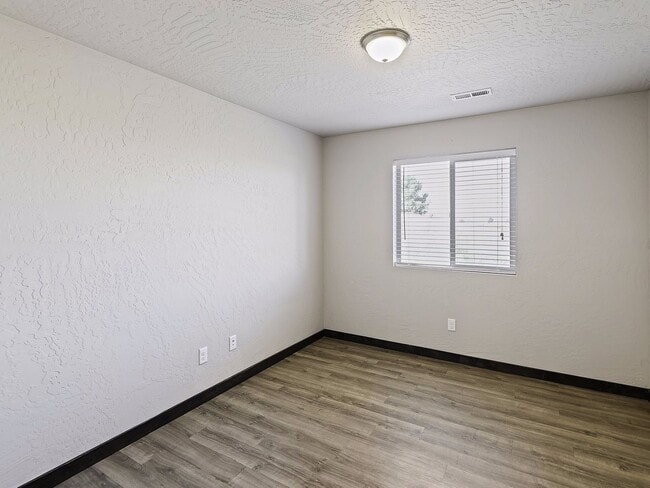 Building Photo - 13908 W Bergen Dr