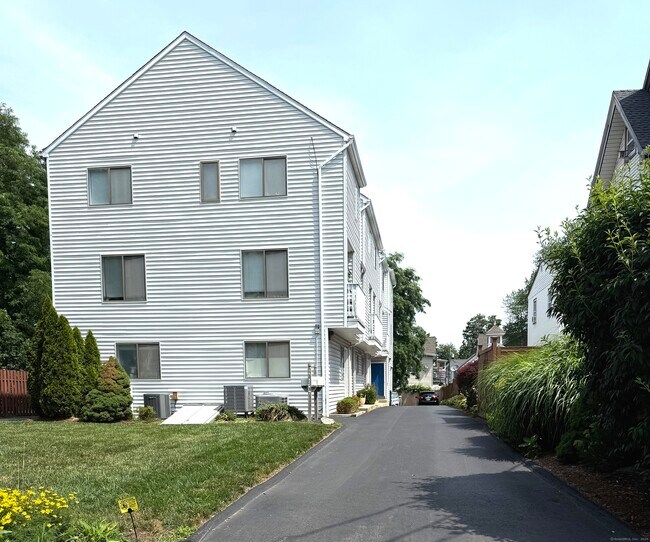 Primary Photo - 16 Arch St