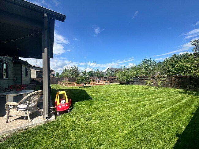 Building Photo - Large, Open Home with Beautiful Backyard and Oversized Garage