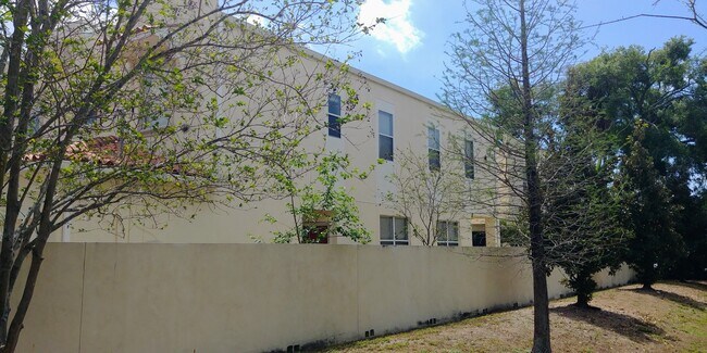 Building Photo - 2410 W North a St