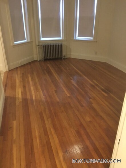 Building Photo - 235 Park Dr