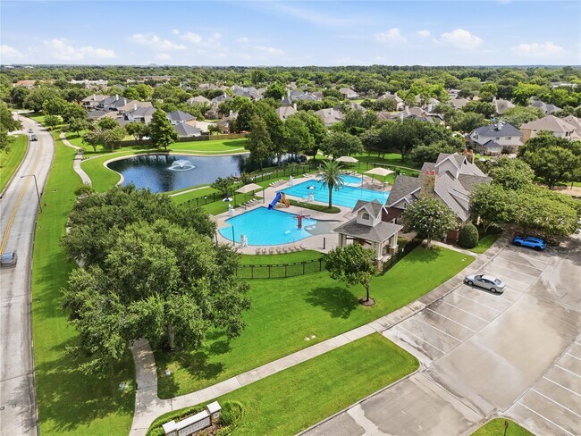 Building Photo - 6165 Darlington Ct