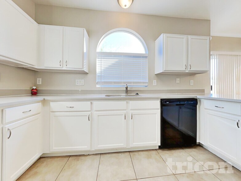 Building Photo - 2651 S 89th Ave
