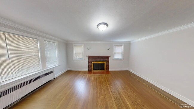 Building Photo - Greycliff 3 Bed