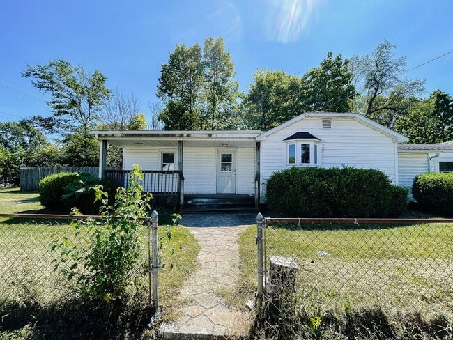 Building Photo - Fenced Yard
