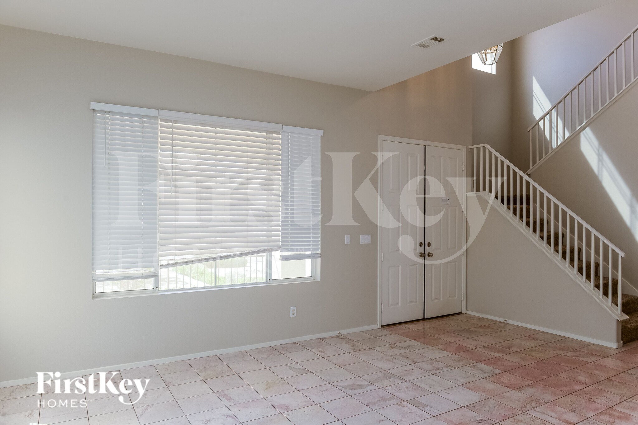 Building Photo - 820 Crescent Moon Dr