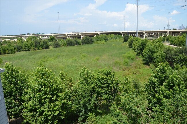 Building Photo - 5915 E Post Oak Ln