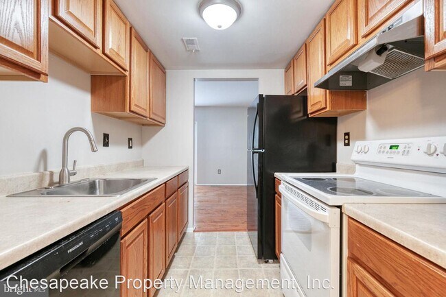 Building Photo - 3 br, 2.5 bath House - 1821 Blue Jay Court