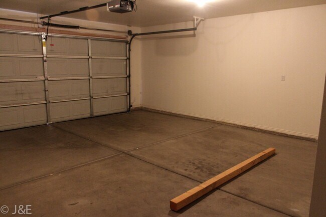 Building Photo - Cozy 2 Bed 2 Bath