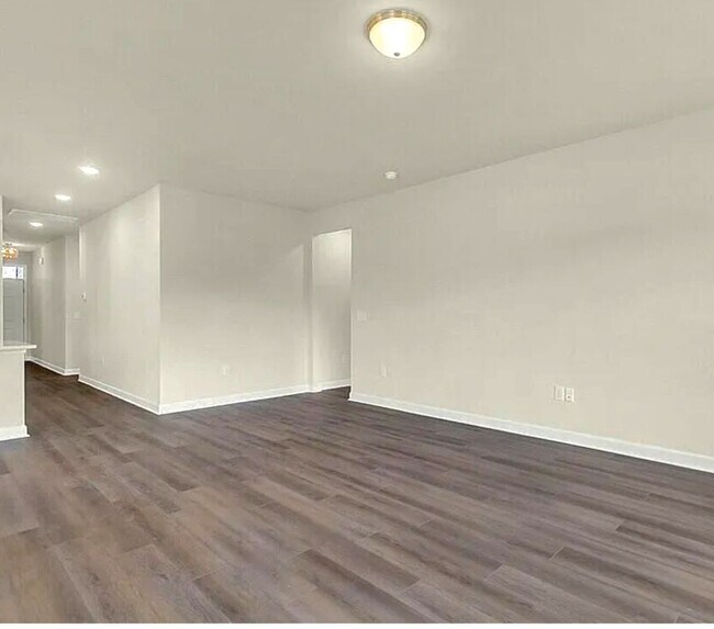 Building Photo - Four bedroom two bath home in Trieste at B...