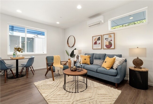 Building Photo - Luxury 3-Bed Interbay Townhome