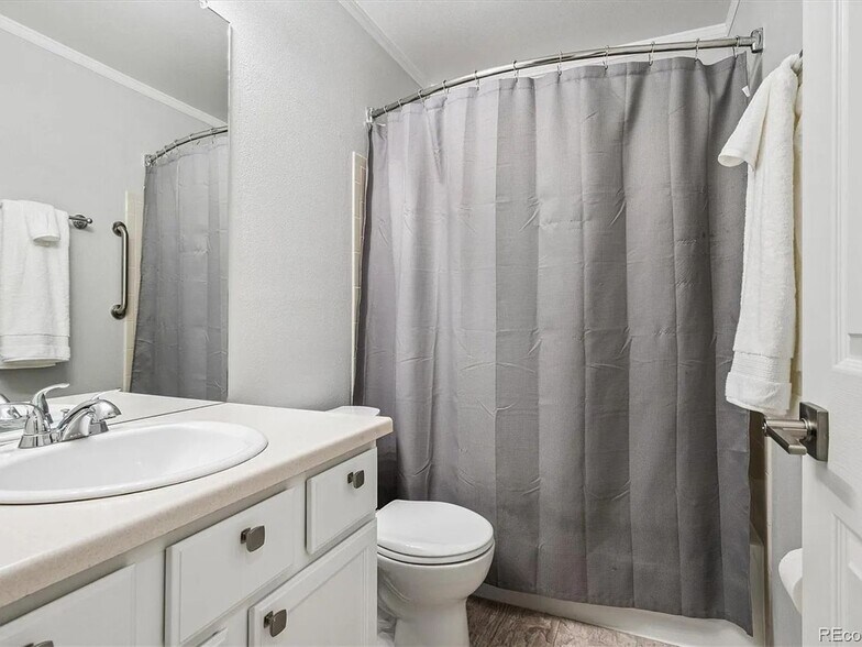 Building Photo - 1162 E 130th Ave