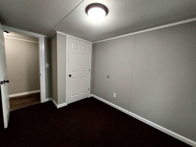 Building Photo - 3 Bedroom Mobile Home in West Pelzer