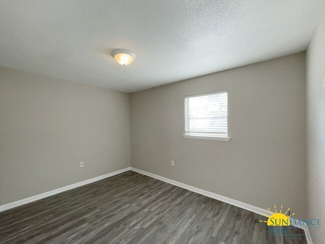 Building Photo - Great 2 Bedroom Unit in Fort Walton Beach