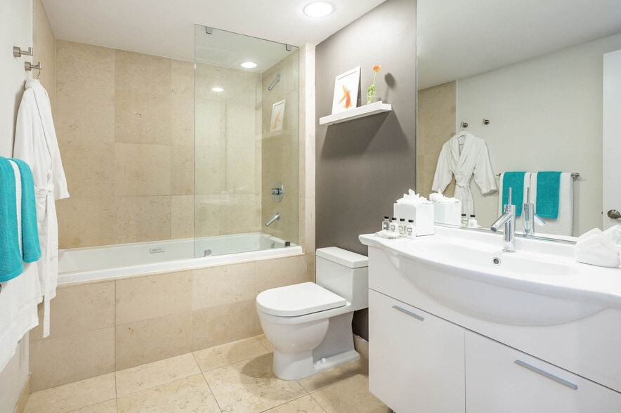 Building Photo - 485 Brickell Ave