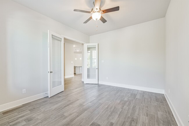 Building Photo - 210 Liatris Ct