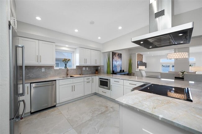 Building Photo - 540 59th Ave