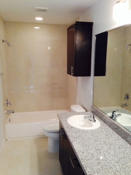 Building Photo - 1203 W Fig Ave