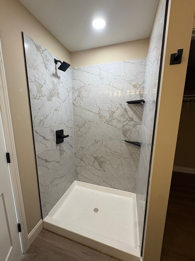 Building Photo - For Rent