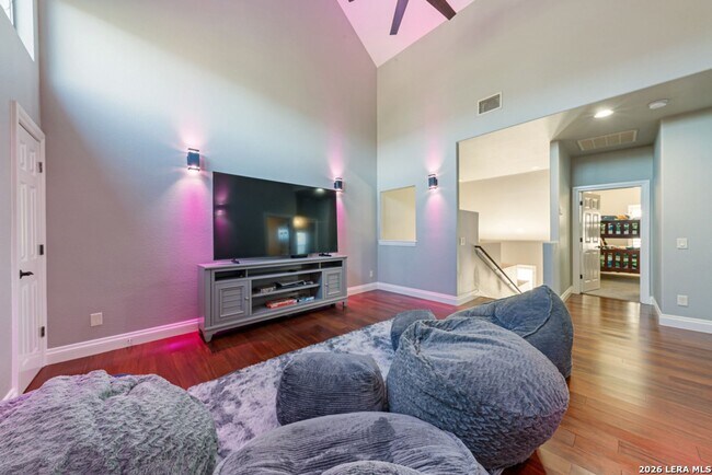 Building Photo - Charming Home Awaits: Spacious & Modern Living in a Prime Location