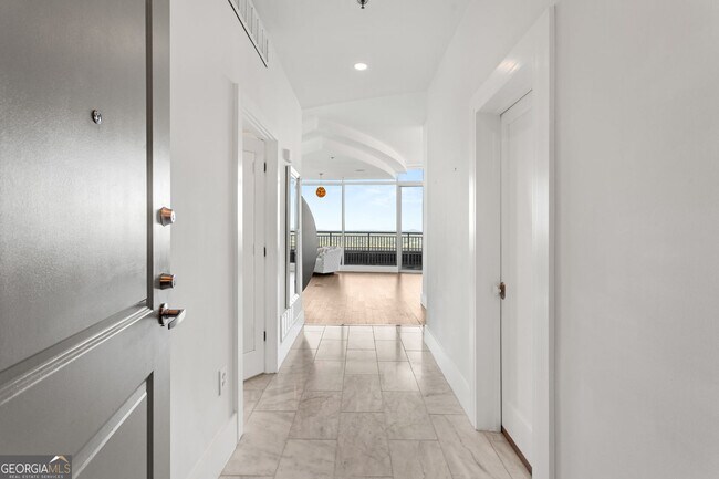 Building Photo - 3338 Peachtree Rd NE