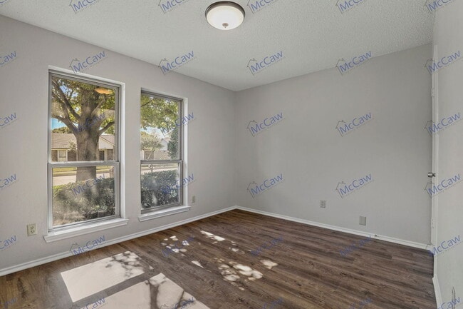 Building Photo - 809 Baxter Dr