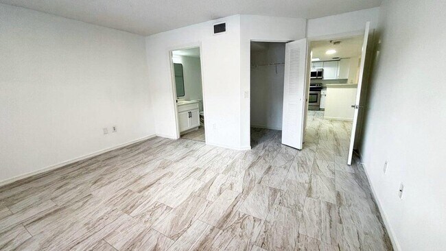 Building Photo - 5025 Wiles Rd