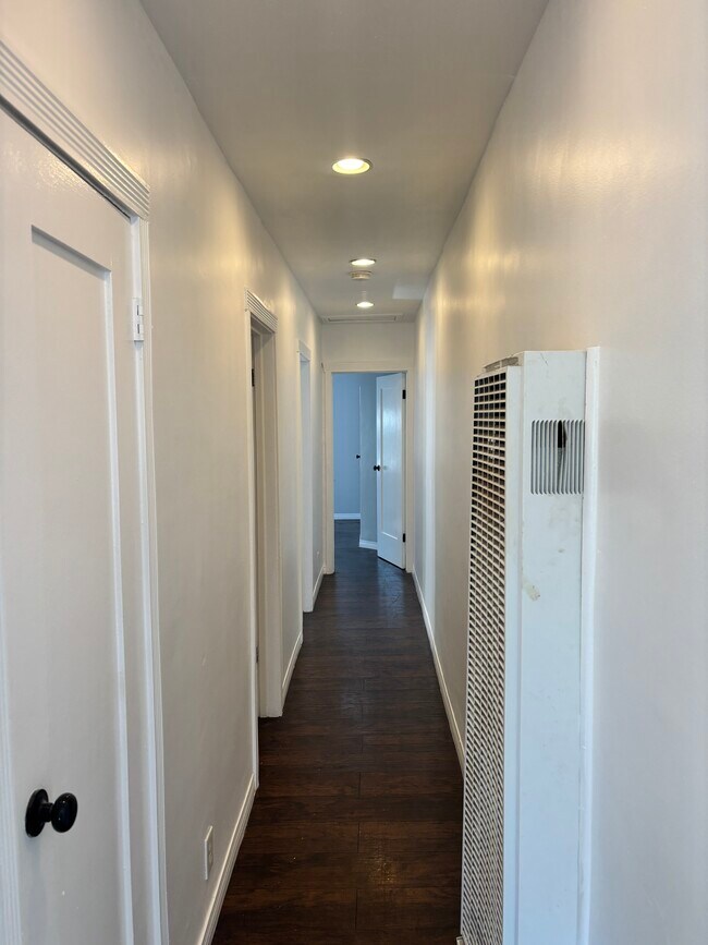 Building Photo - 5843 Haas Ave