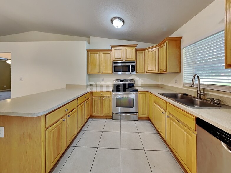 Building Photo - 3090 SW Boxwood Cir