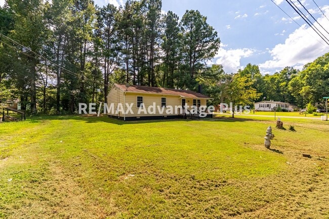 Building Photo - 4 Bedroom Home in Blackstone!