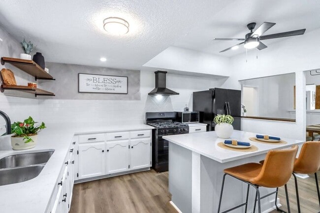 Building Photo - 1213 Spicewood