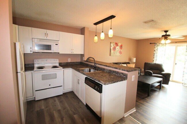 Building Photo - 1330 Hunters Rd