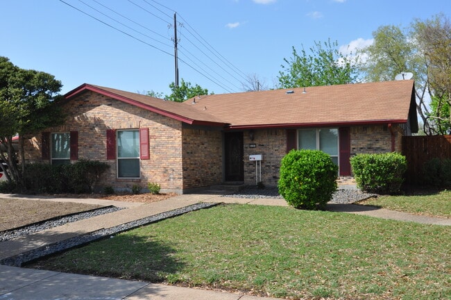 Primary Photo - 2101 Deerfield Dr