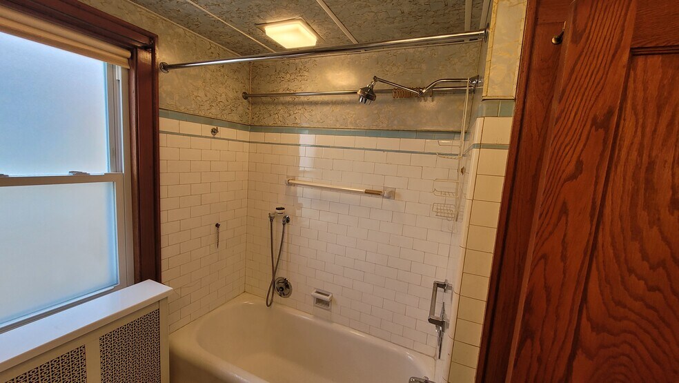 Building Photo - 5228 W Hutchinson St