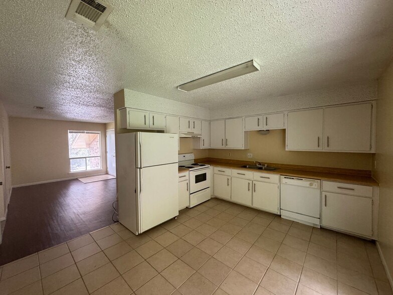 Building Photo - 1303 Indian Trail