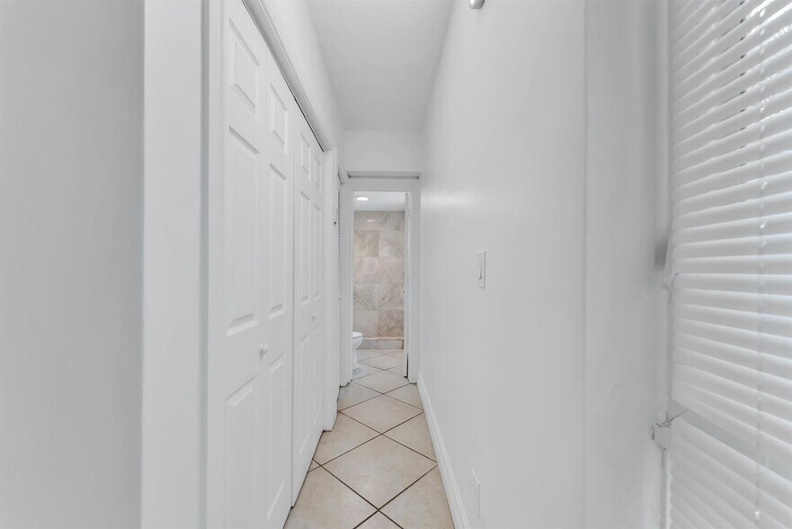 Building Photo - 150 SW 10th St