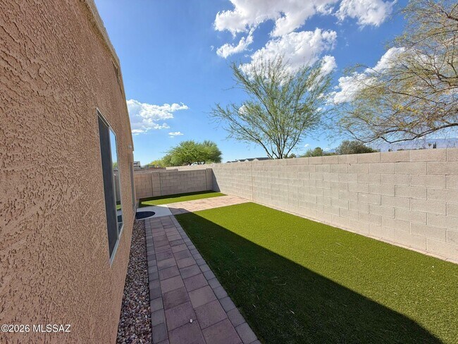 Building Photo - 4101 E Braddock Dr