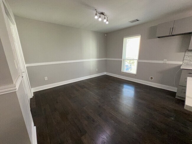 Building Photo - 401 Walton St