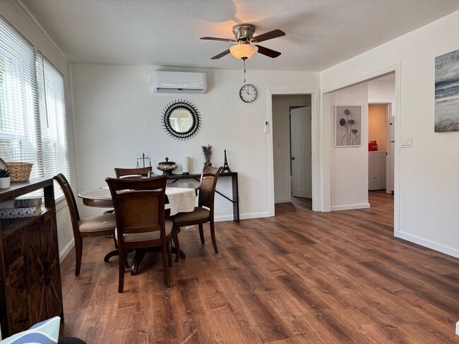Building Photo - Downtown Sacramento 2 Bedroom, 1 Bath 850 sqft. Townhome for Lease.