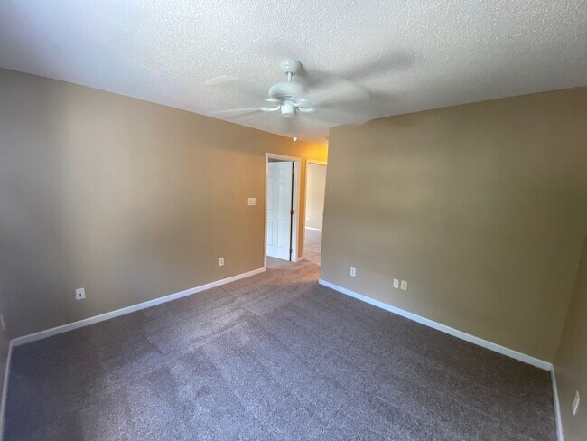 Building Photo - 5422 Waverly Lynn Ln