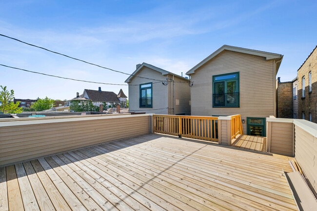 Building Photo - 4038 W Addison St